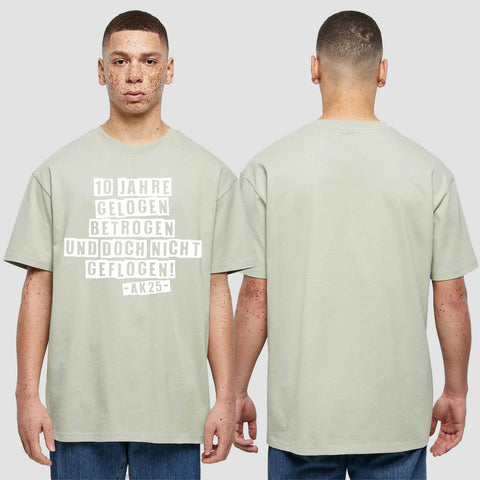 1031 "10 Jahre gelogen und betrogen" Abschluss Oversize T-Shirt einseitig bedruckt